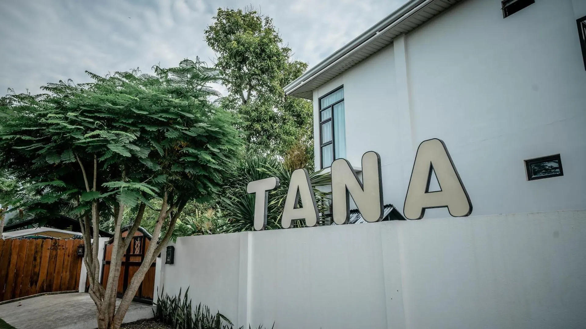Ferienhaus Villa Tana Mysterious Garden Panglao Philippinen