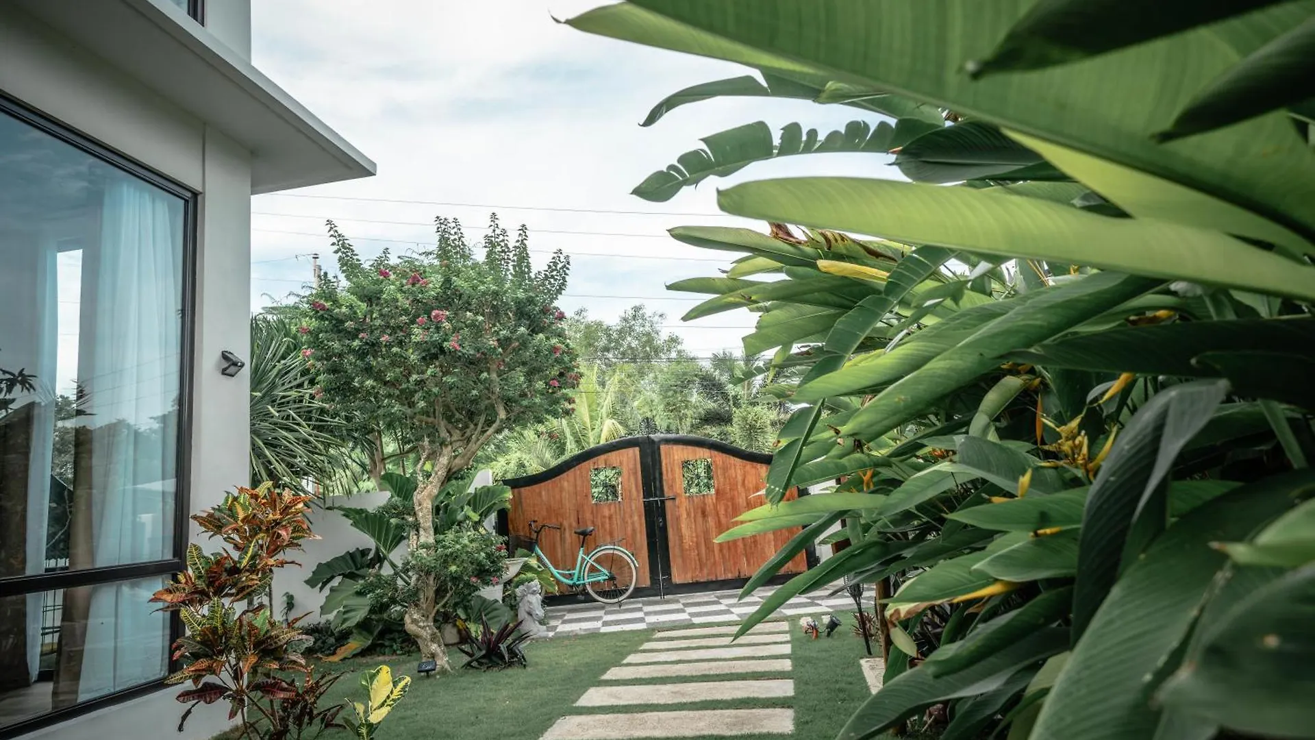 Villa Tana Mysterious Garden Panglao Ferienhaus