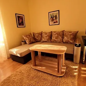 https://nadezhda-apartments-on-nayrizbay-batira-68.hotels-of-almaty.com