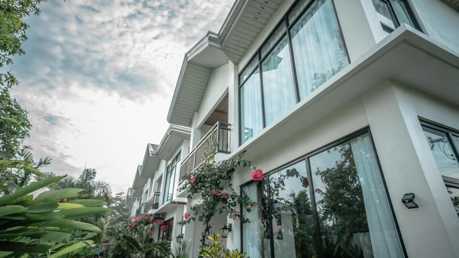 Tana Mysterious Garden Villa Panglao